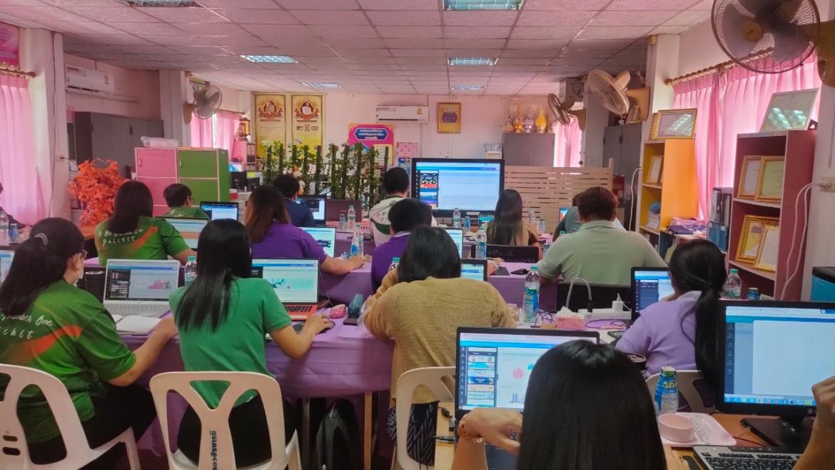 โครงการพัฒนาข้าราชการครู และบุคลากรทางการศึกษา สกร.อำเภอวชิรบารมี ด้าน ICT