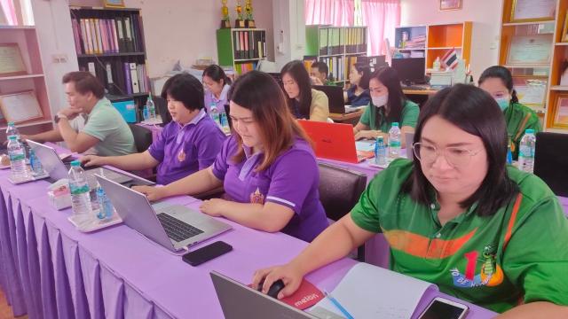 4. โครงการพัฒนาข้าราชการครู และบุคลากรทางการศึกษา สกร.อำเภอวชิรบารมี ด้าน ICT